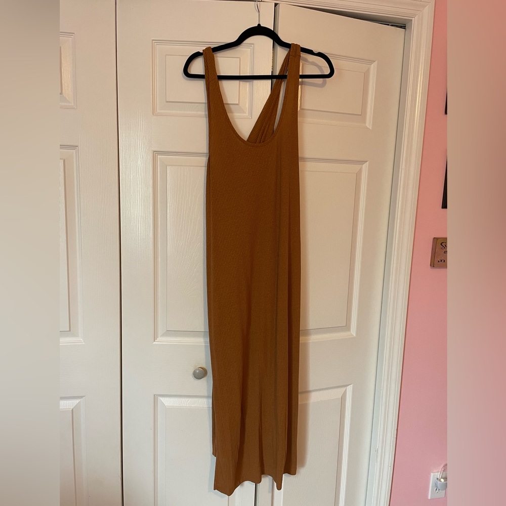 Criss cross back maxi dress!